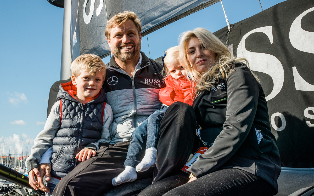 Alex-Thomson-family-profile-2016-vendee-globe-race-finish-credit-lloyd-images