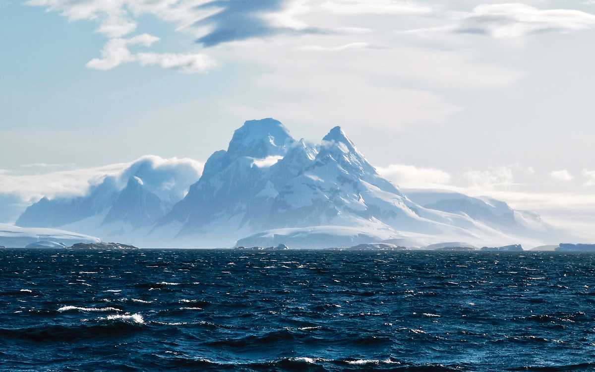 sailing-antarctica-nick-moloney-Anvers-Island